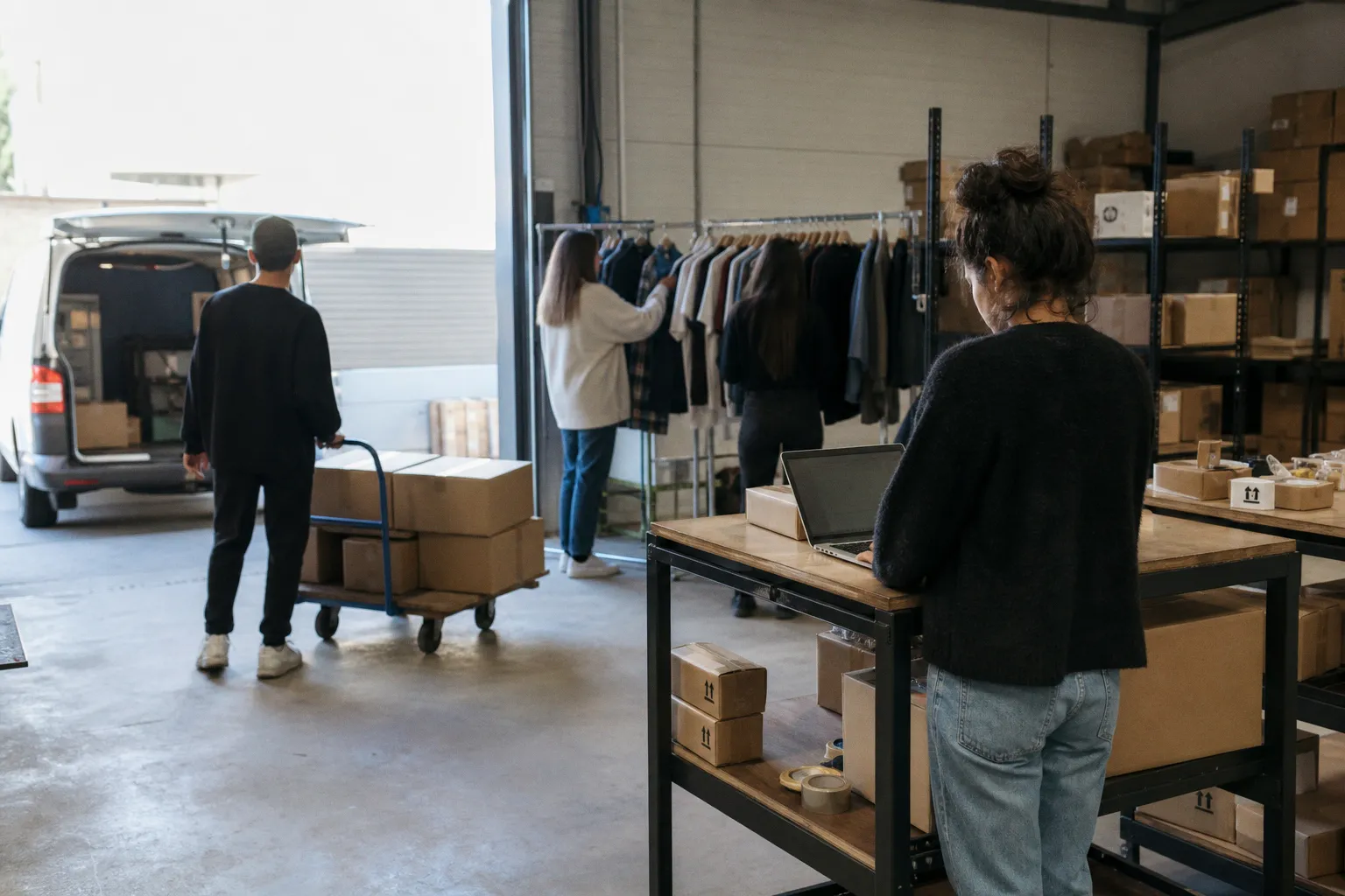 Retail Channels: Types, Trends, and How To Choose (2026)