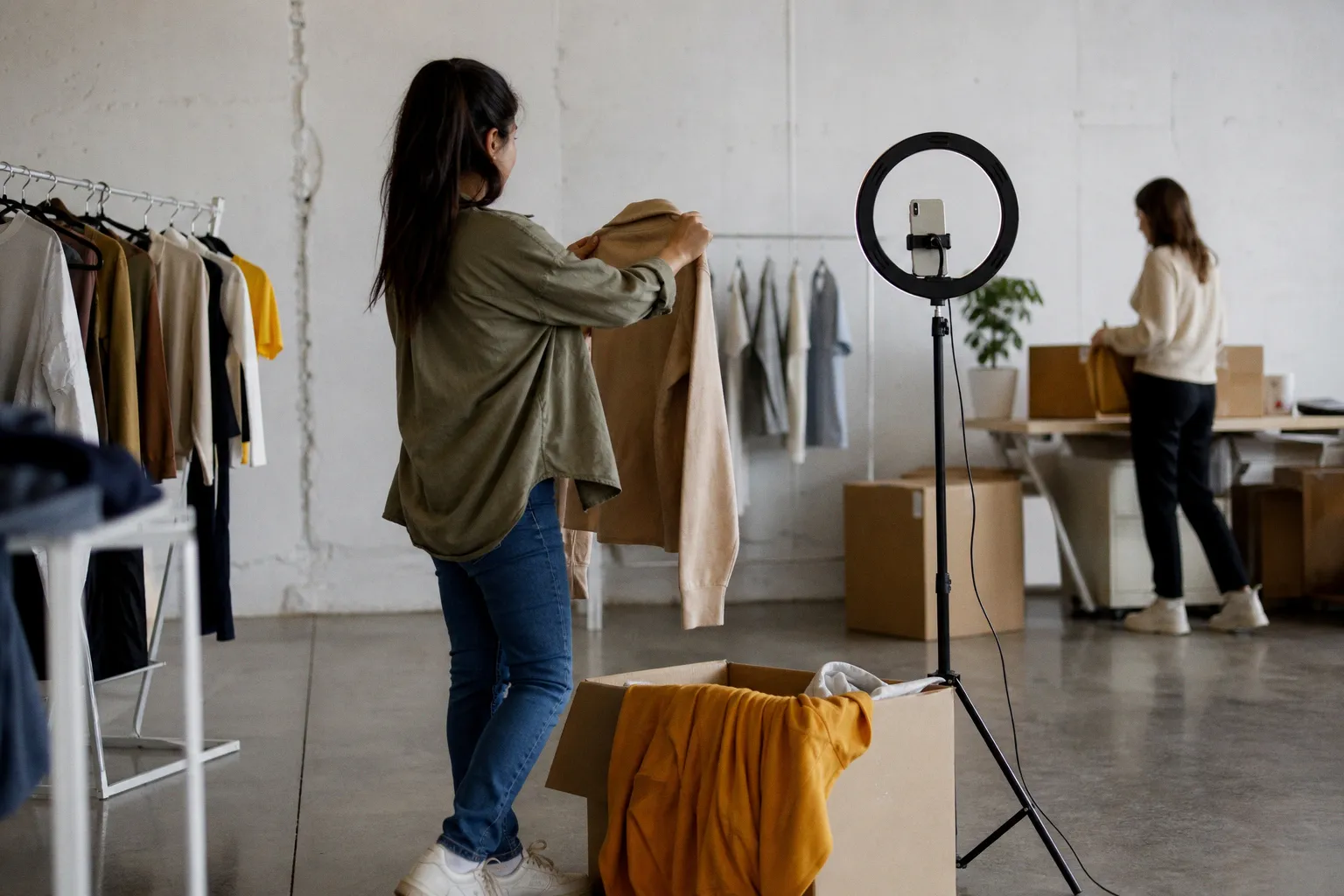 Strategic Drivers And Emerging Shifts Influencing The Online Fashion Retail Market Landscape
