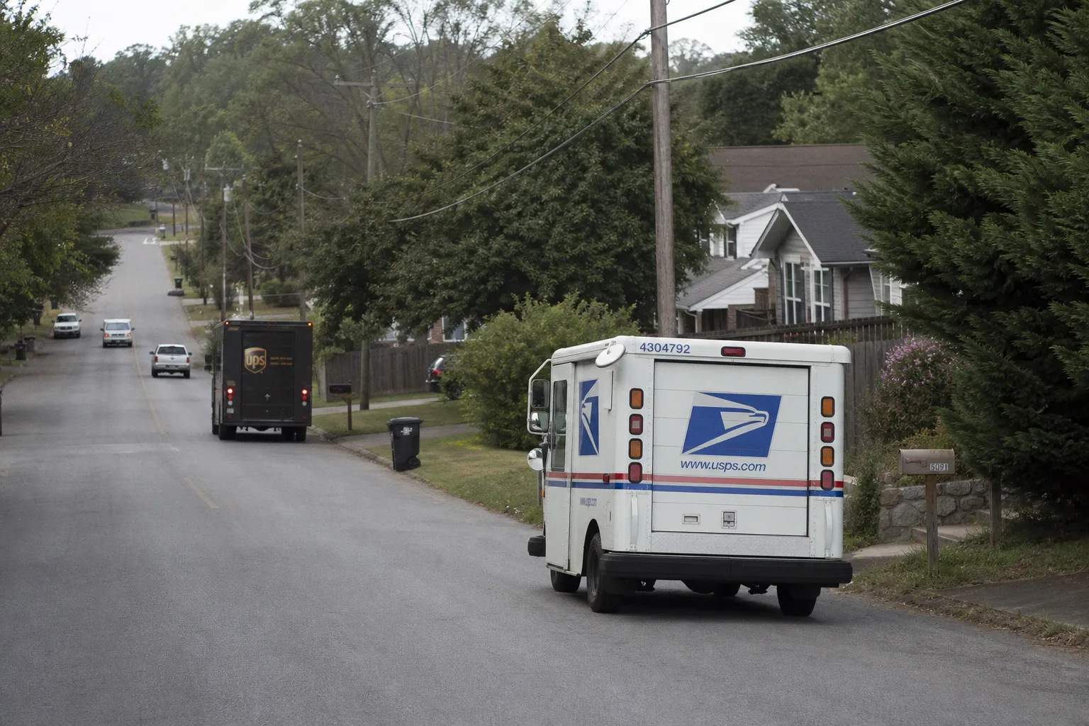 What is last mile delivery: compare courier vs postal services